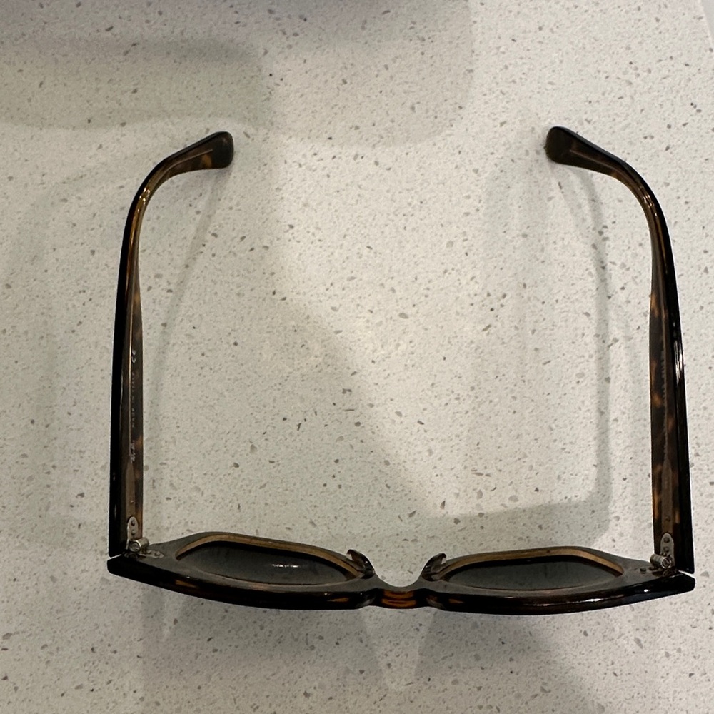Ray-Ban Classic Sunglasses- brown tortoise shell frame - Picture 2 of 5